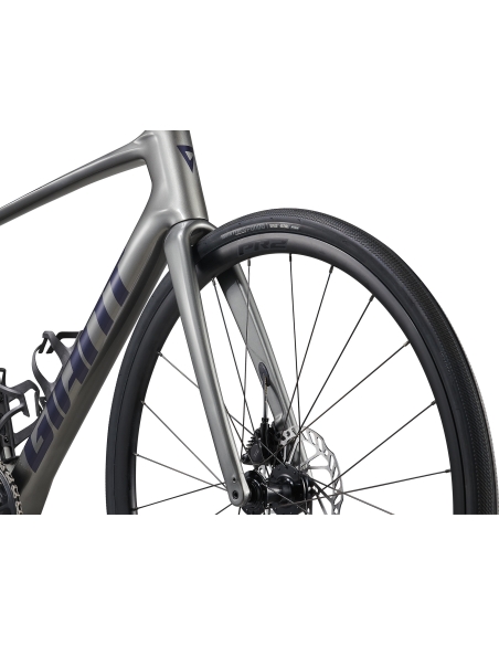 Шоссейный велосипед GIANT Defy Advanced 1, цвет угольно-серый/молочный. (M/L)