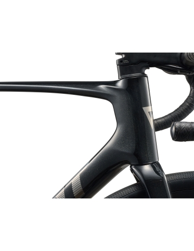 Maantiepyörä GIANT Defy Advanced 2 (2026) Syvänmusta (M/L)