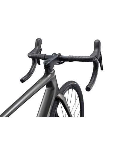 Maanteeratas GIANT TCR Advanced 2 KOM (2026) Stealth Chrome (L)